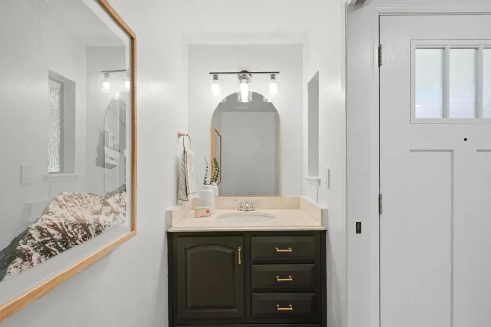 168 Granada Drive Mountain View, CA 94043
