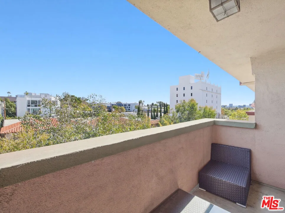 1121 Olive Drive #302 West Hollywood, CA 90069