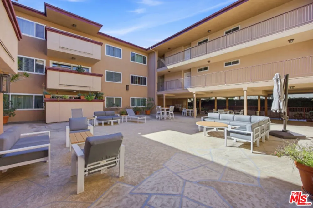 1121 Olive Drive #302 West Hollywood, CA 90069