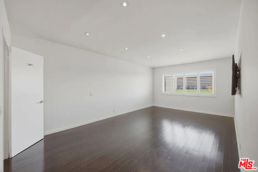 1121 Olive Drive #302 West Hollywood, CA 90069