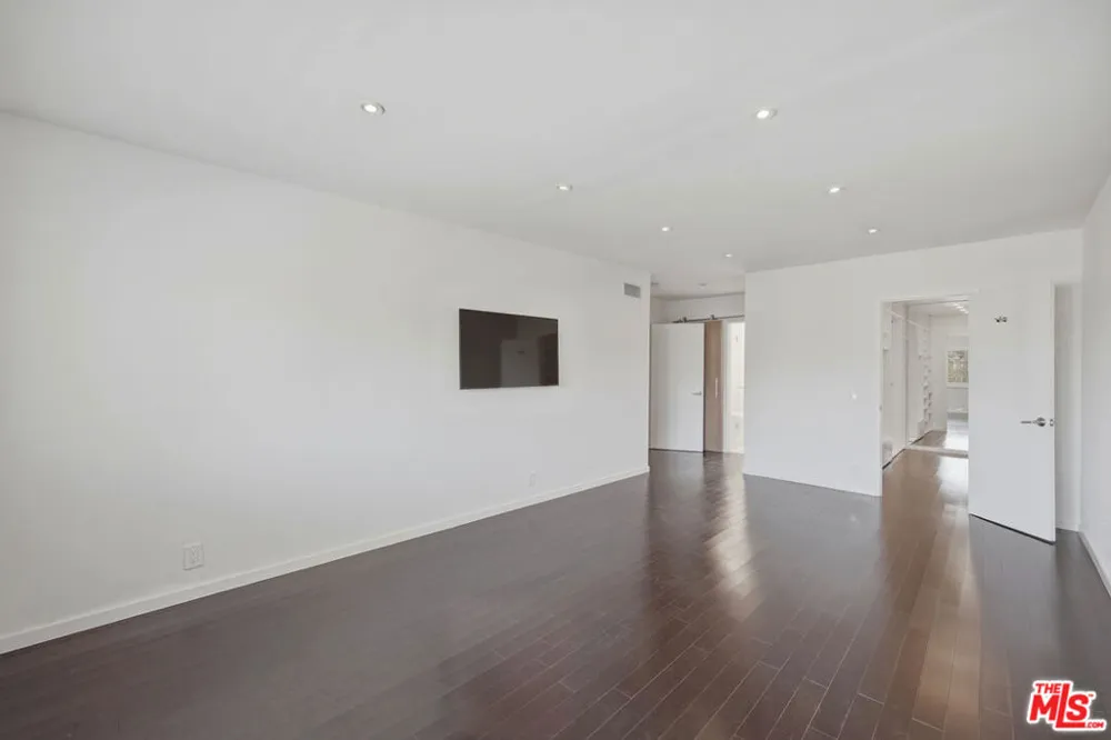 1121 Olive Drive #302 West Hollywood, CA 90069
