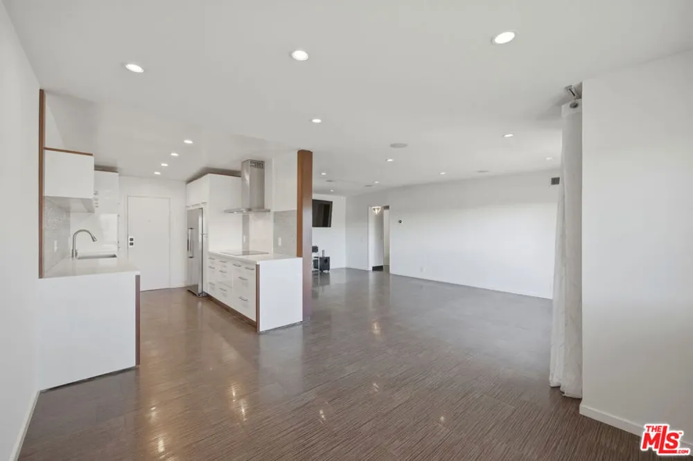 1121 Olive Drive #302 West Hollywood, CA 90069