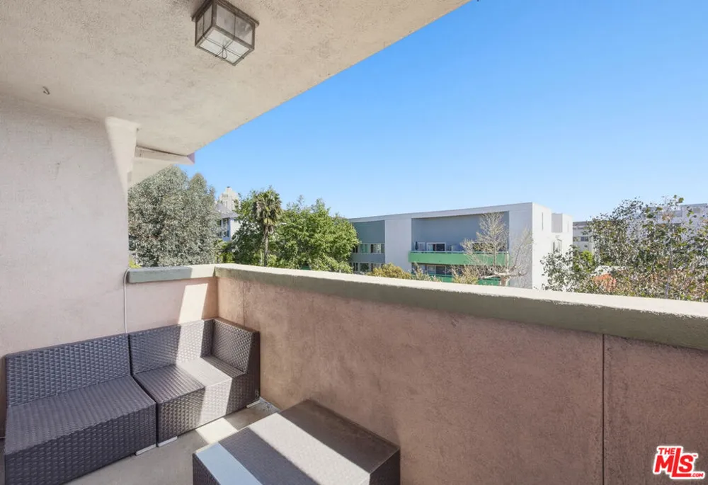1121 Olive Drive #302 West Hollywood, CA 90069