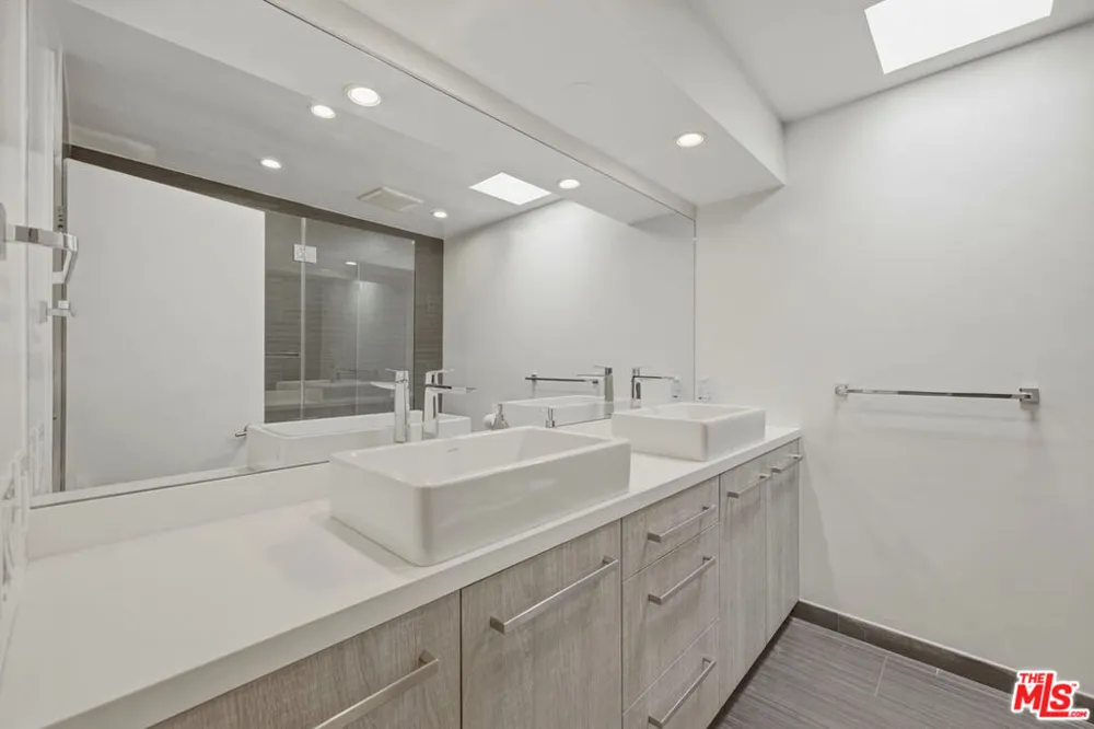 1121 Olive Drive #302 West Hollywood, CA 90069