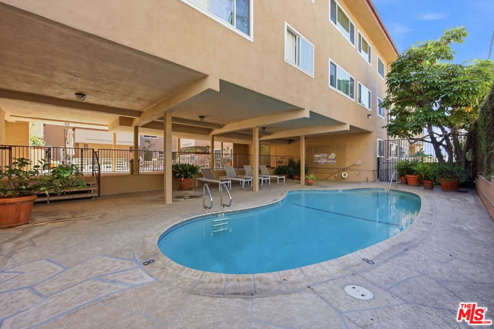 1121 Olive Drive #302 West Hollywood, CA 90069