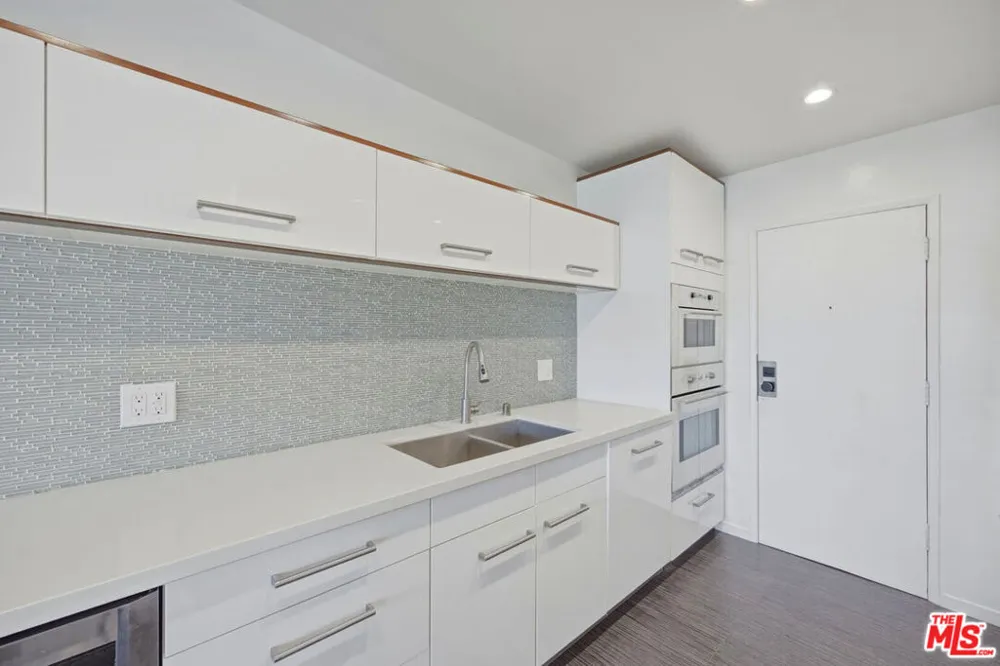 1121 Olive Drive #302 West Hollywood, CA 90069