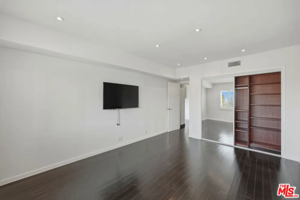 1121 Olive Drive #302 West Hollywood, CA 90069