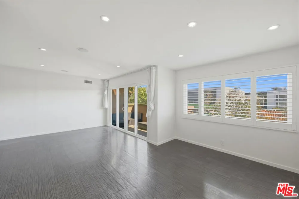 1121 Olive Drive #302 West Hollywood, CA 90069