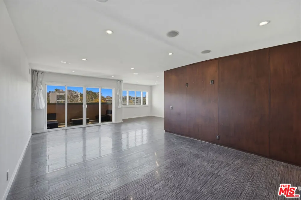 1121 Olive Drive #302 West Hollywood, CA 90069
