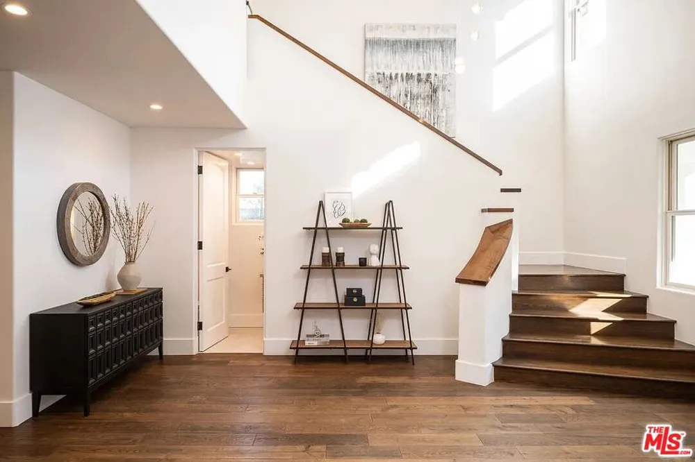 3496 Redwood Avenue Los Angeles, CA 90066