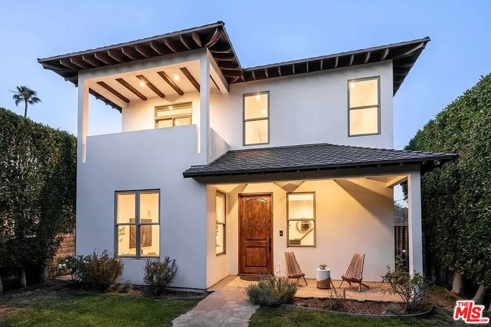 3496 Redwood Avenue Los Angeles, CA 90066