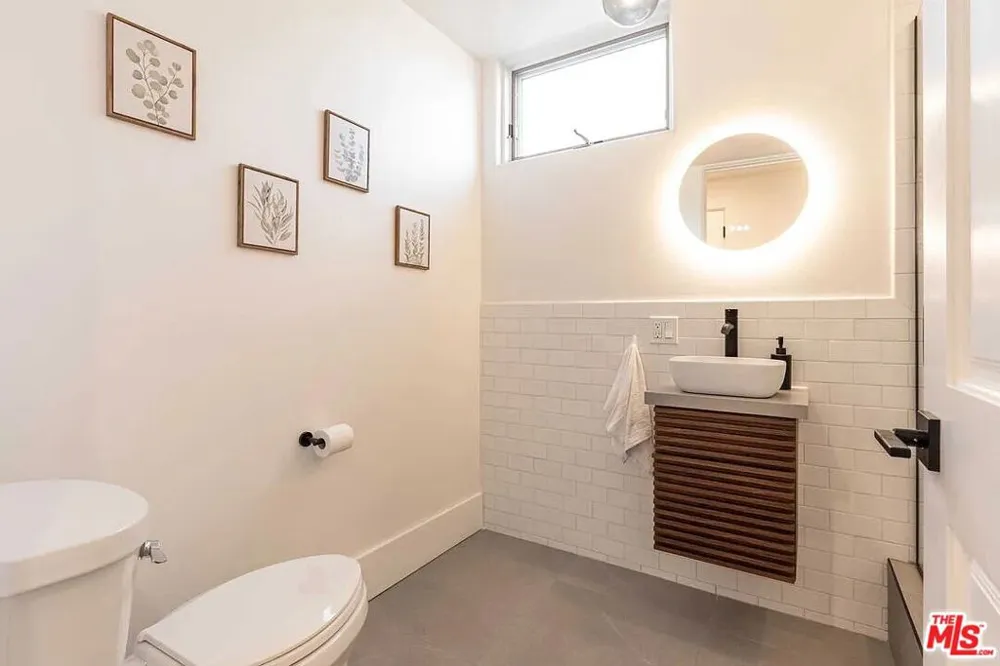 3496 Redwood Avenue Los Angeles, CA 90066