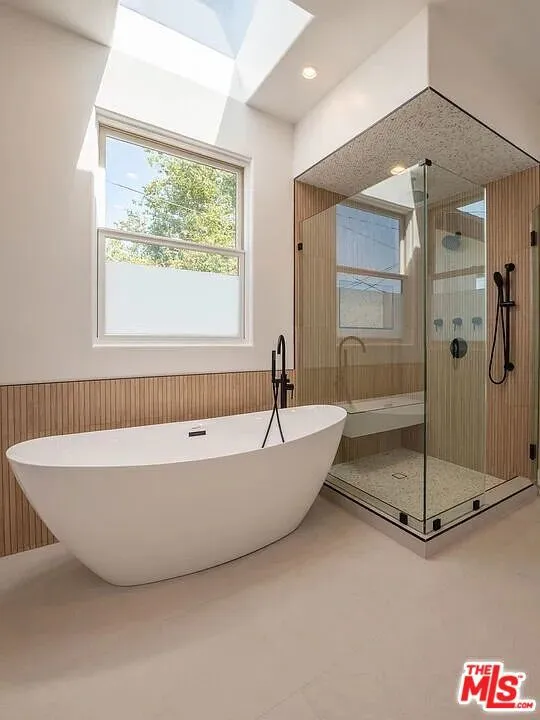 3496 Redwood Avenue Los Angeles, CA 90066