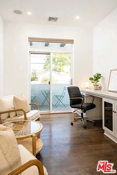 3496 Redwood Avenue Los Angeles, CA 90066