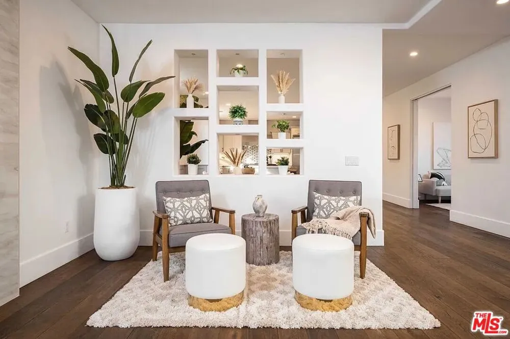 3496 Redwood Avenue Los Angeles, CA 90066