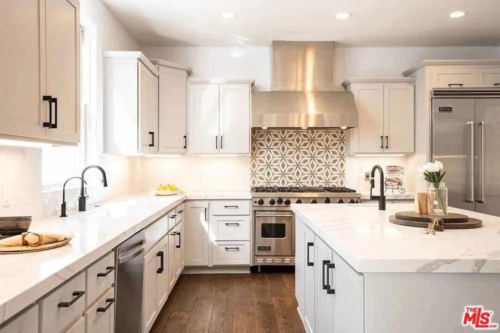 3496 Redwood Avenue Los Angeles, CA 90066