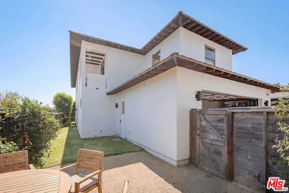 3496 Redwood Avenue Los Angeles, CA 90066