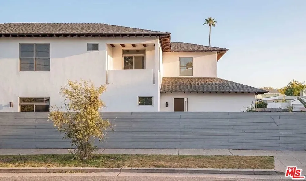 3496 Redwood Avenue Los Angeles, CA 90066