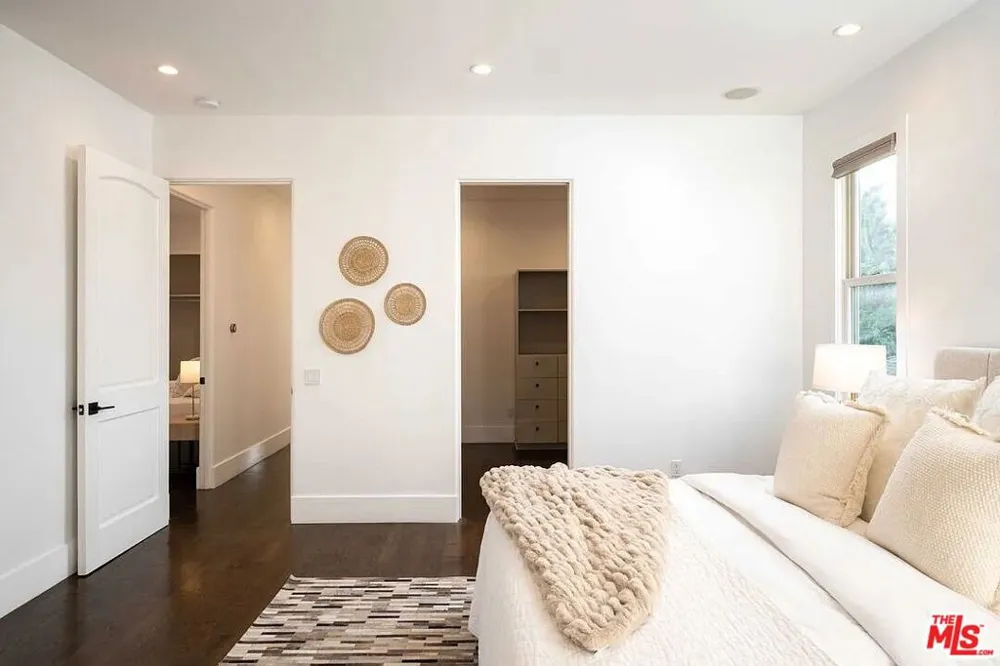 3496 Redwood Avenue Los Angeles, CA 90066