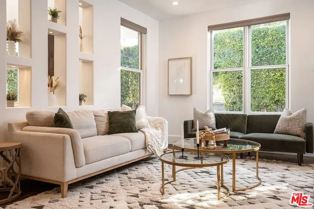 3496 Redwood Avenue Los Angeles, CA 90066