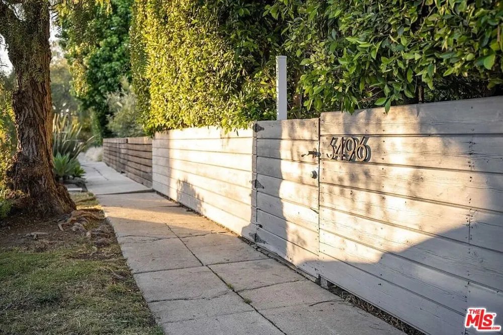 3496 Redwood Avenue Los Angeles, CA 90066