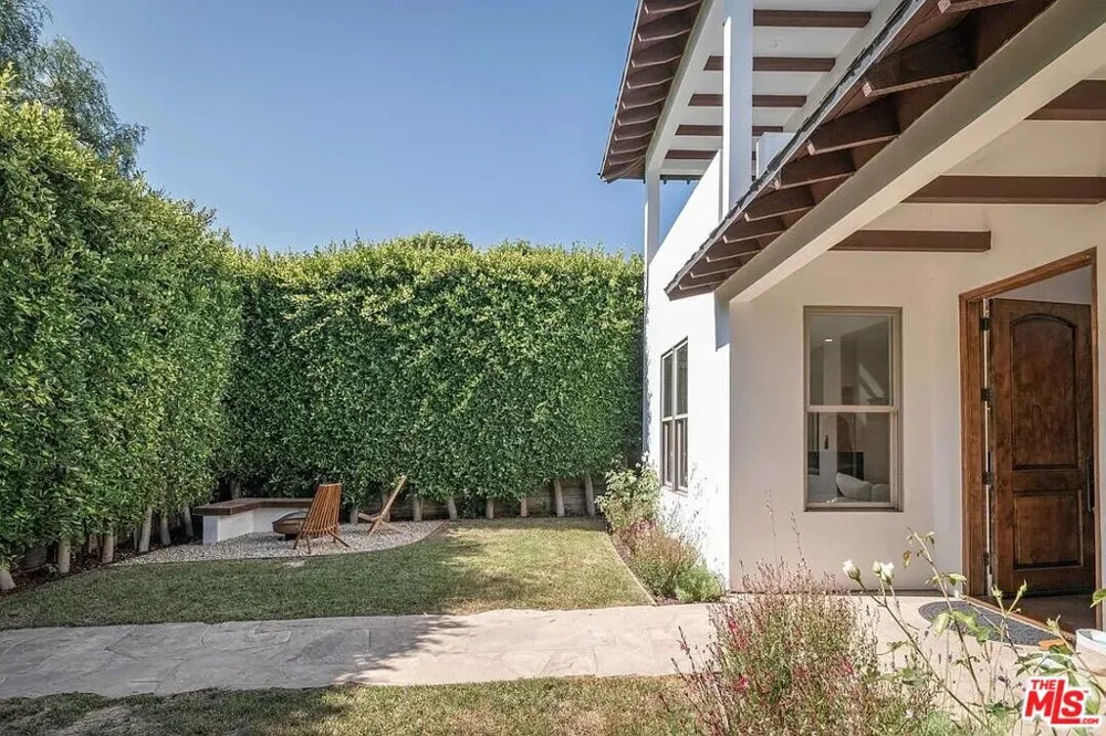 3496 Redwood Avenue Los Angeles, CA 90066