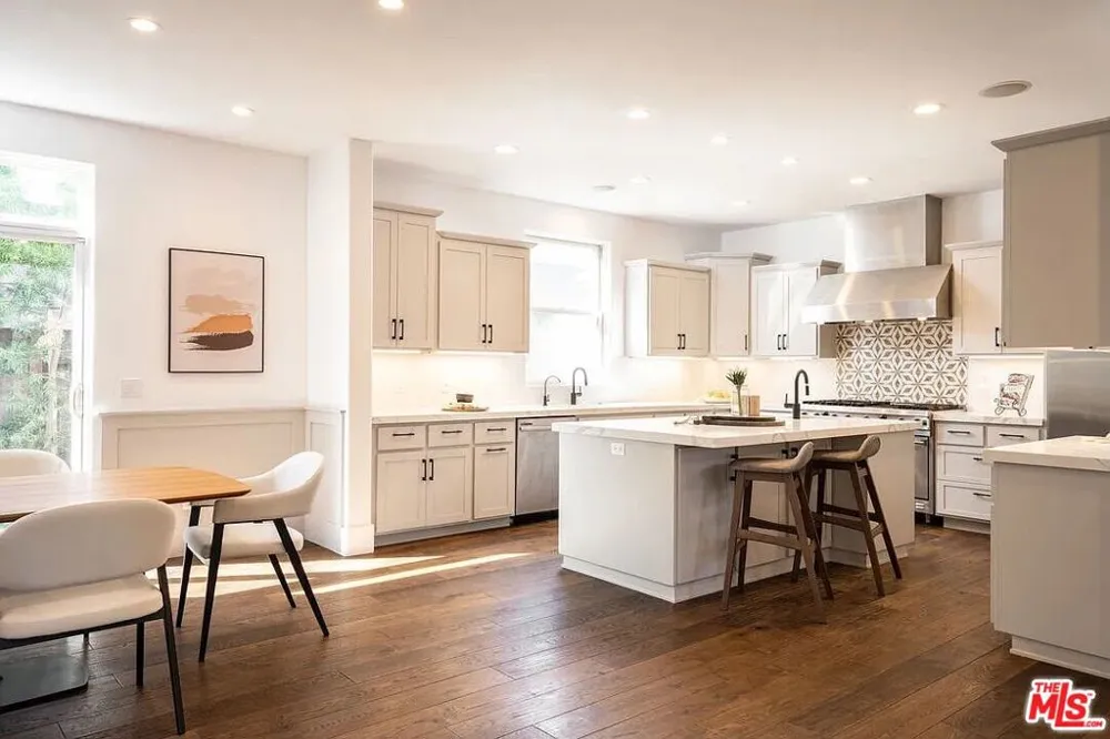 3496 Redwood Avenue Los Angeles, CA 90066