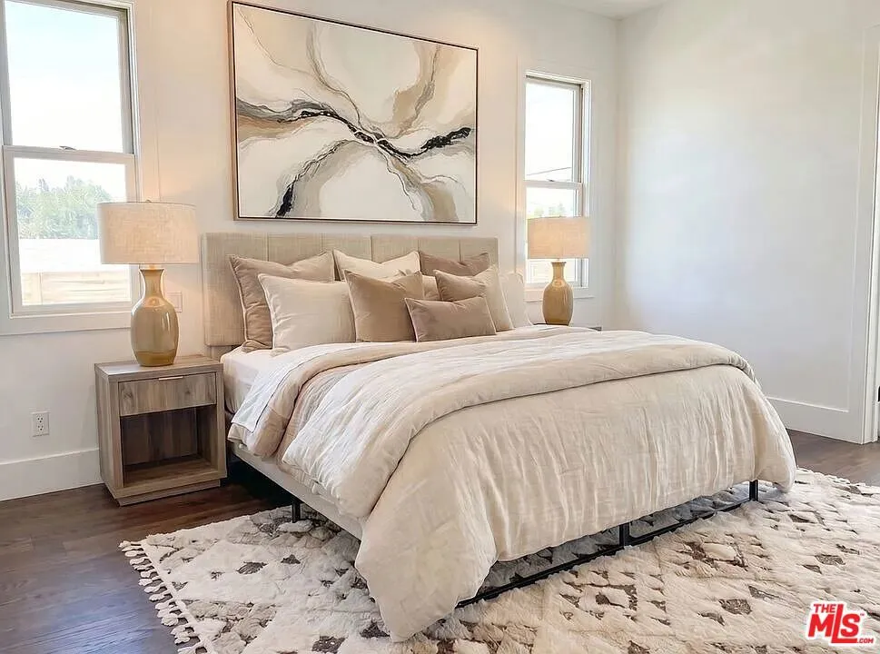3496 Redwood Avenue Los Angeles, CA 90066
