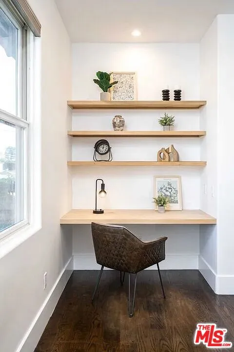 3496 Redwood Avenue Los Angeles, CA 90066