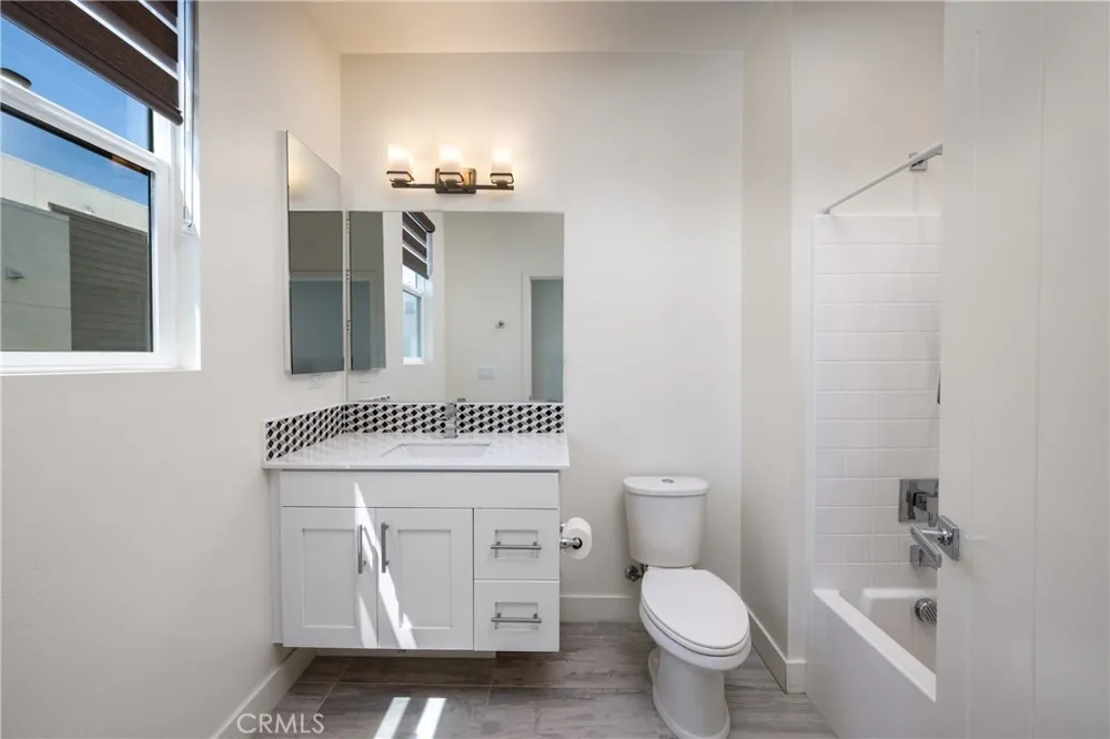 1675 Grand View Costa Mesa, CA 92627