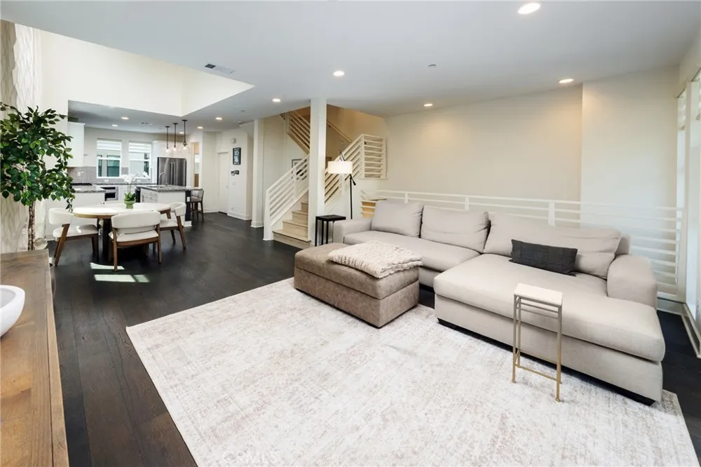 1675 Grand View Costa Mesa, CA 92627