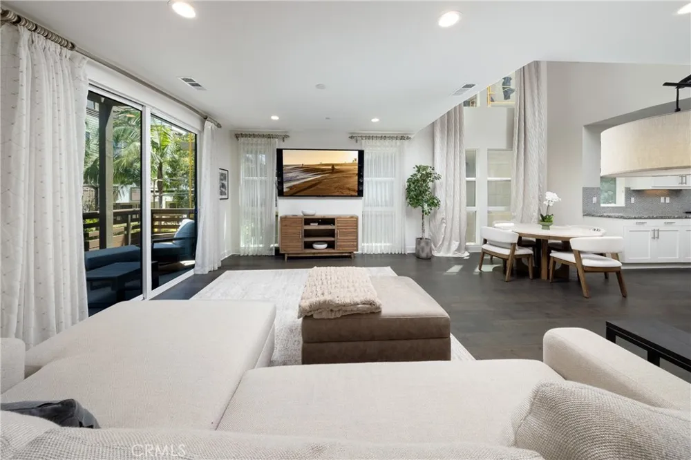 1675 Grand View Costa Mesa, CA 92627