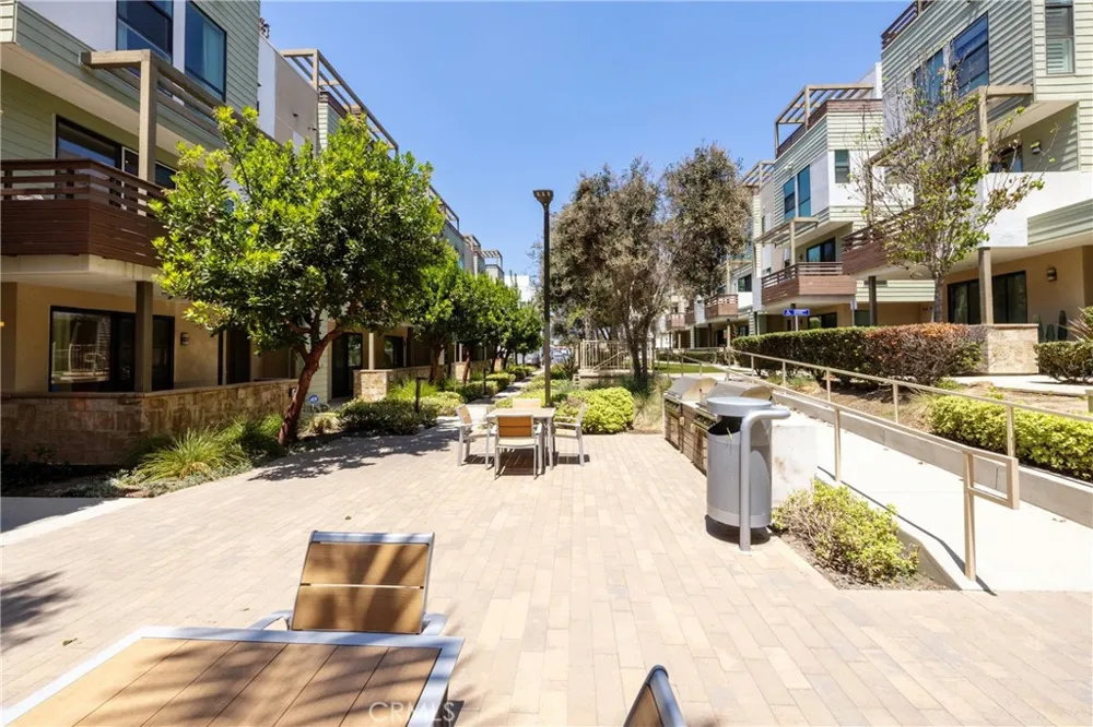 1675 Grand View Costa Mesa, CA 92627