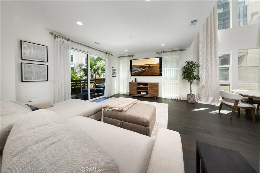1675 Grand View Costa Mesa, CA 92627