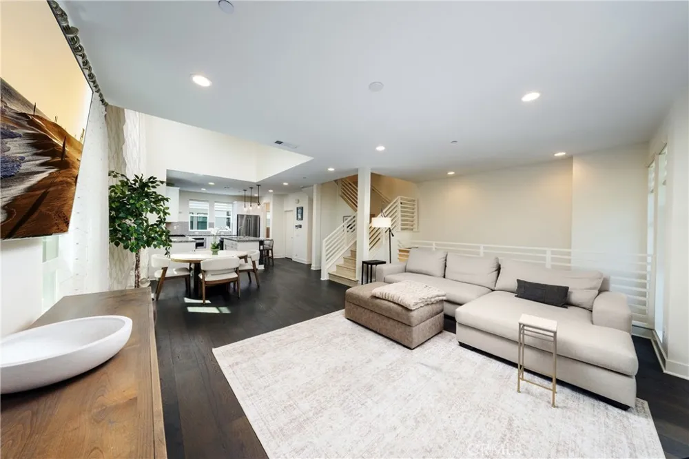 1675 Grand View Costa Mesa, CA 92627