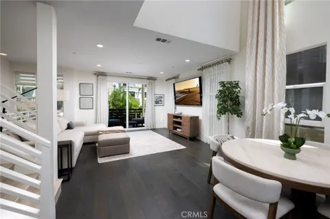 1675 Grand View