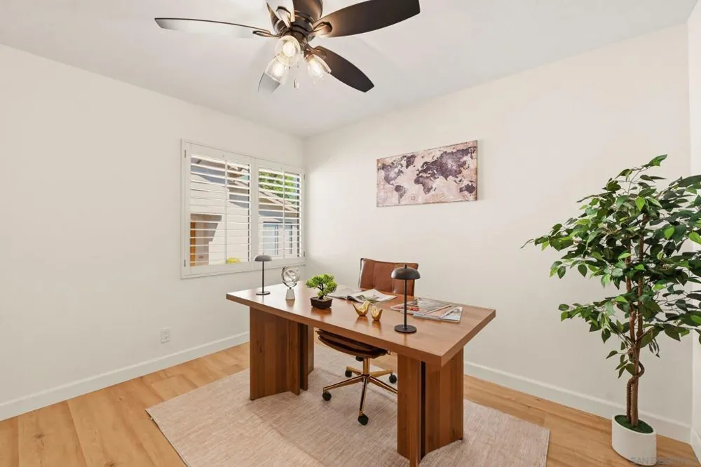 12855 Via Moura San Diego, CA 92128