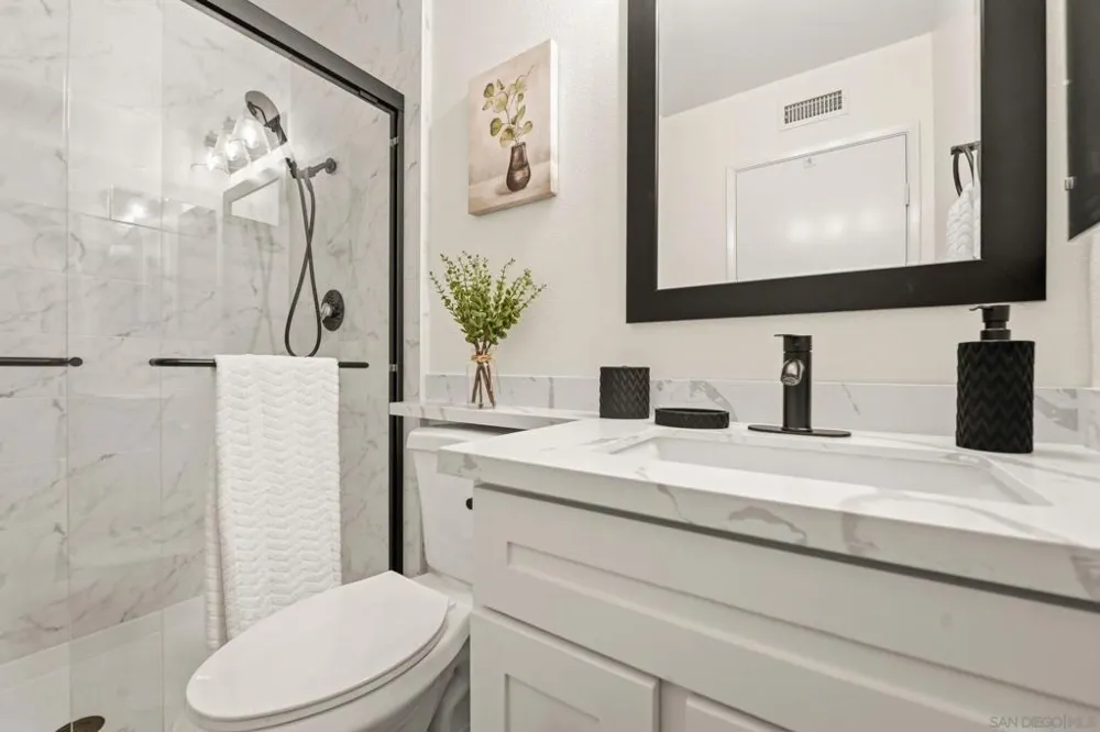 12855 Via Moura San Diego, CA 92128