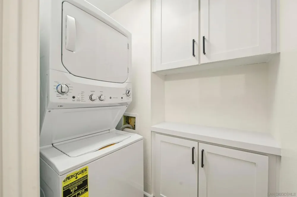 12855 Via Moura San Diego, CA 92128