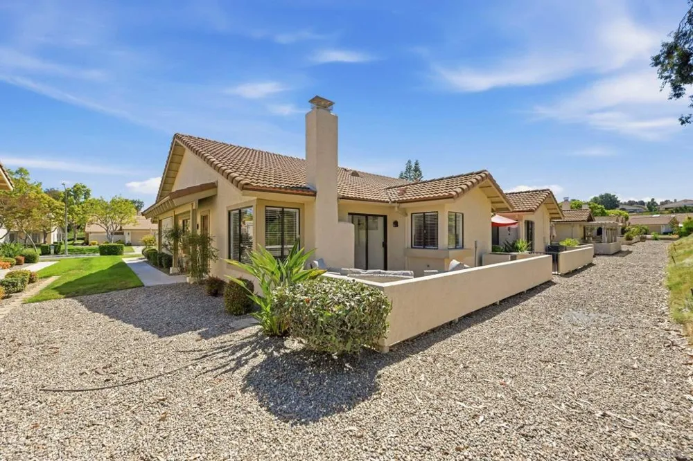 12855 Via Moura San Diego, CA 92128