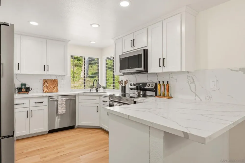 12855 Via Moura San Diego, CA 92128