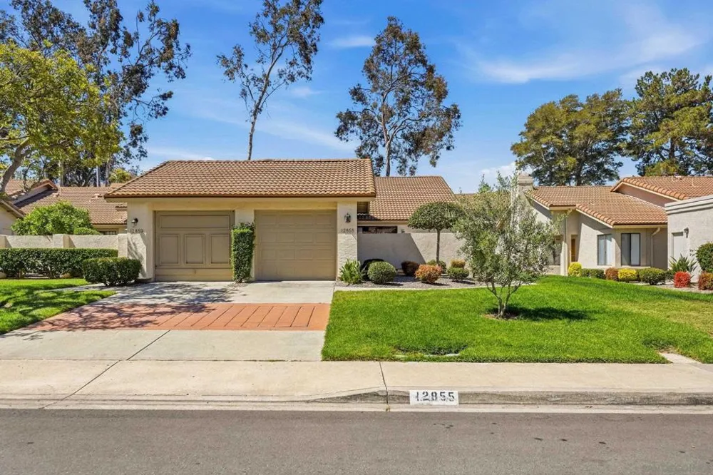 12855 Via Moura San Diego, CA 92128