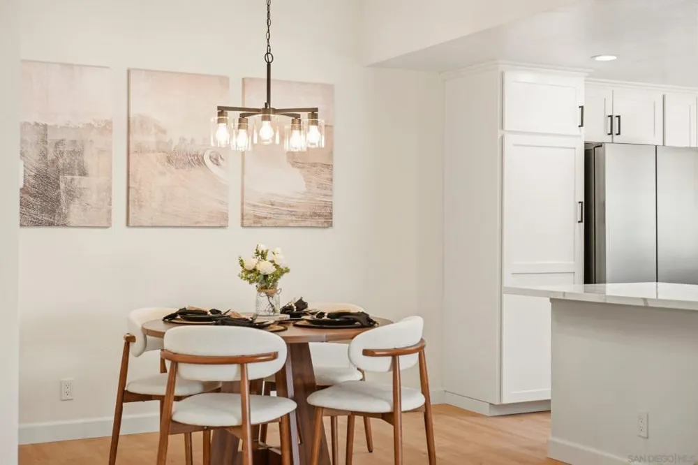 12855 Via Moura San Diego, CA 92128