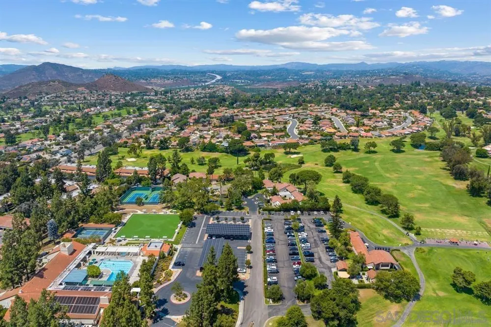 12855 Via Moura San Diego, CA 92128