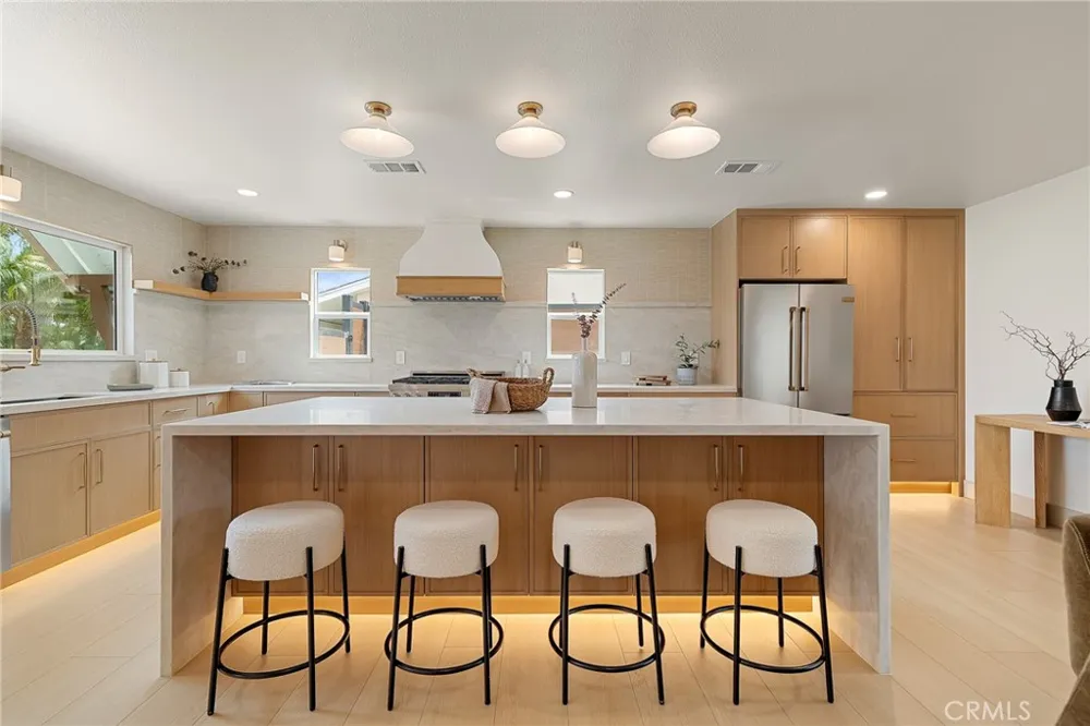 10342 Mast Westminster, CA 92683