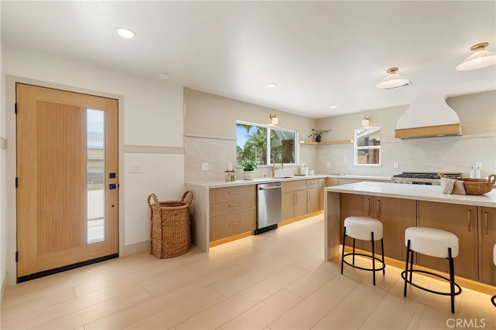 10342 Mast Westminster, CA 92683