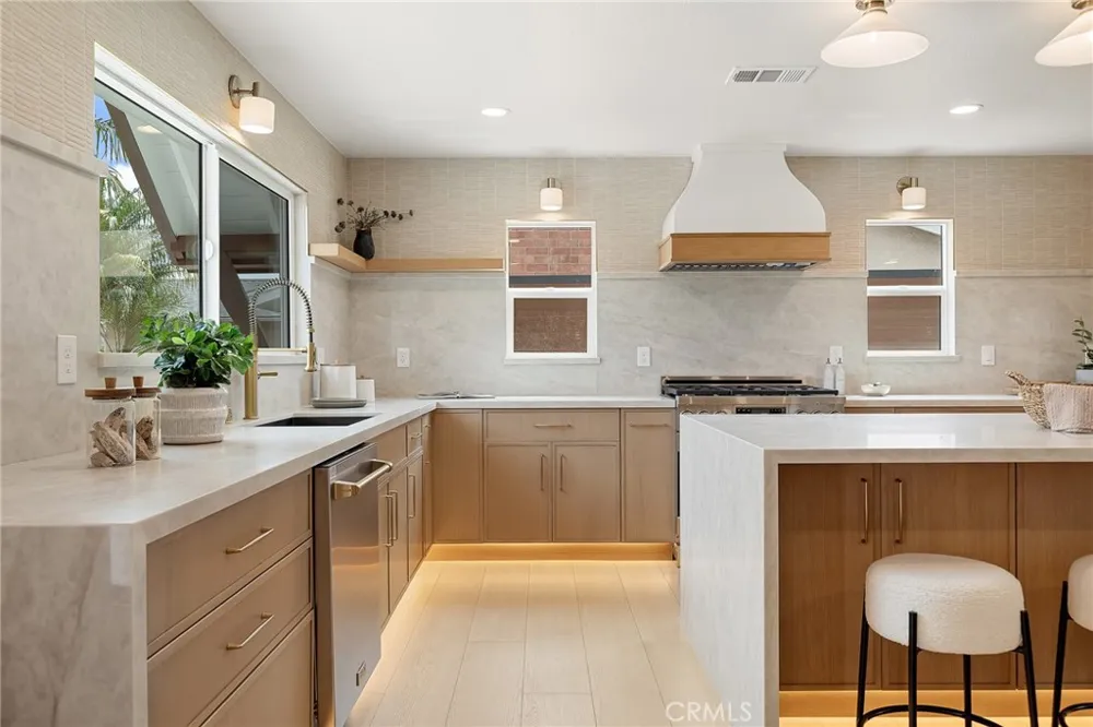 10342 Mast Westminster, CA 92683