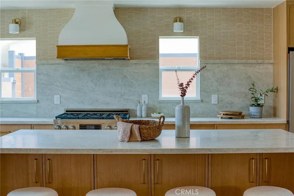 10342 Mast Westminster, CA 92683