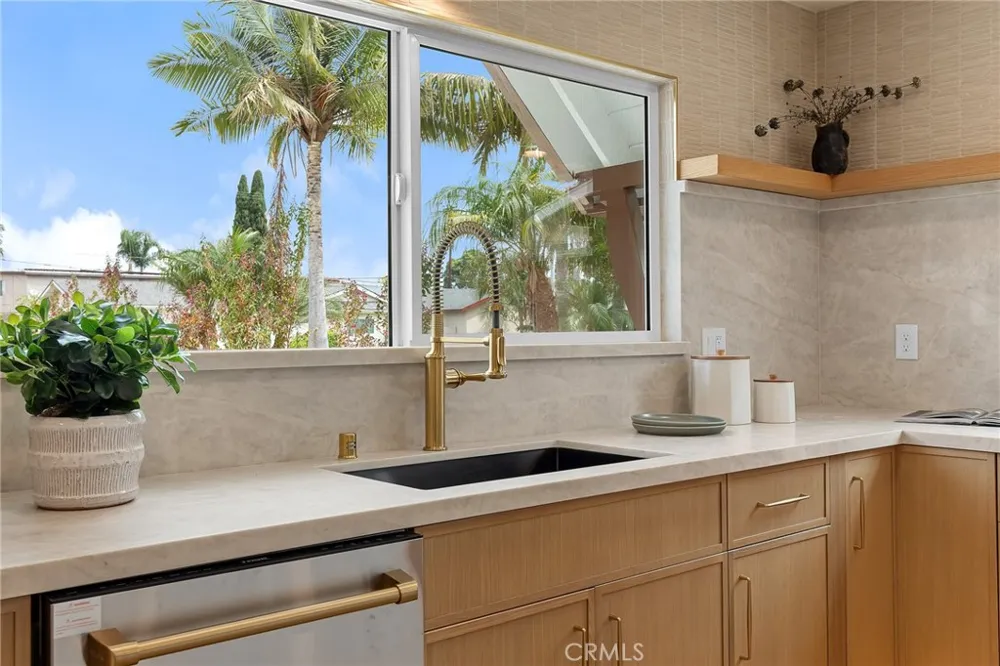 10342 Mast Westminster, CA 92683