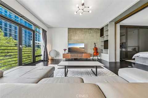 1111 S Grand Avenue #515